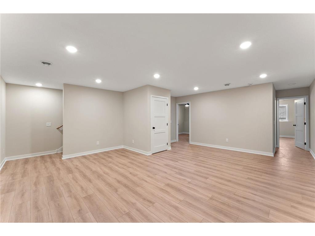 2452 County Road D W Roseville MN 55112 7015206 image20