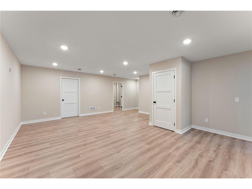 2452 County Road D W Roseville MN 55112 7015206 image21