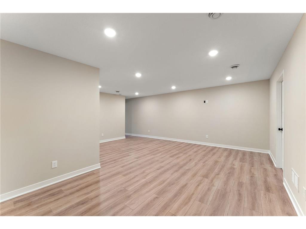 2452 County Road D W Roseville MN 55112 7015206 image22