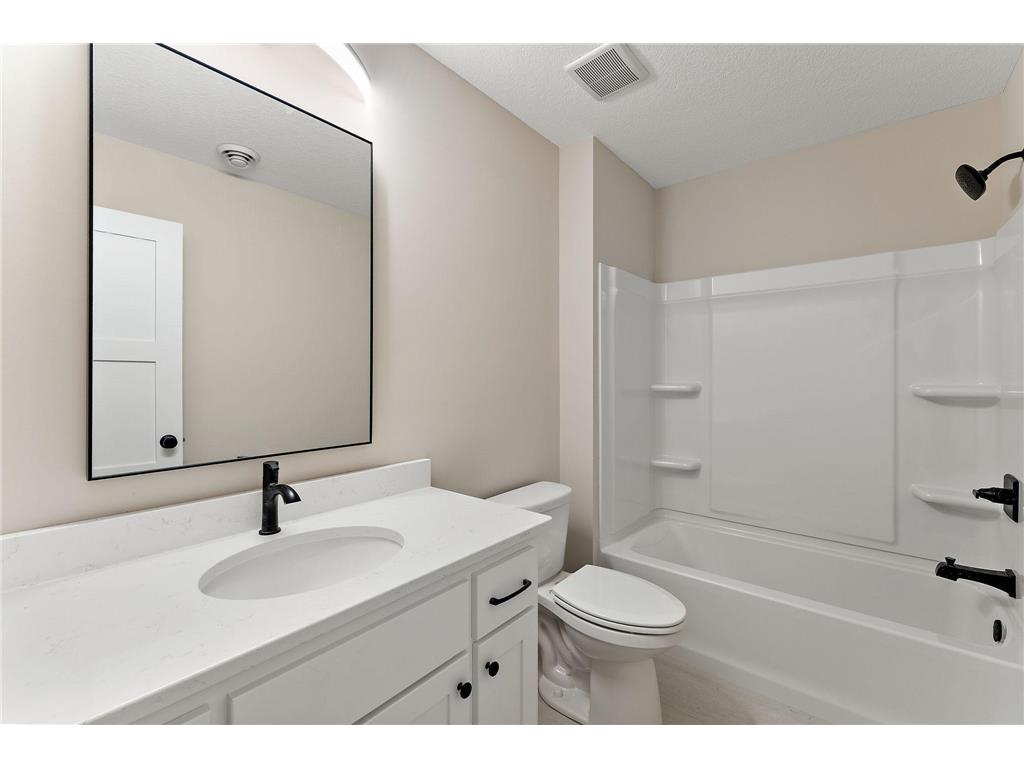 2452 County Road D W Roseville MN 55112 7015206 image23