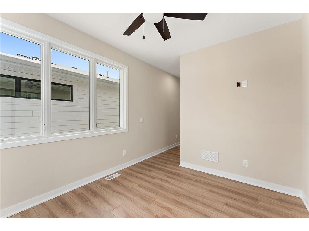 2452 County Road D W Roseville MN 55112 7015206 image25