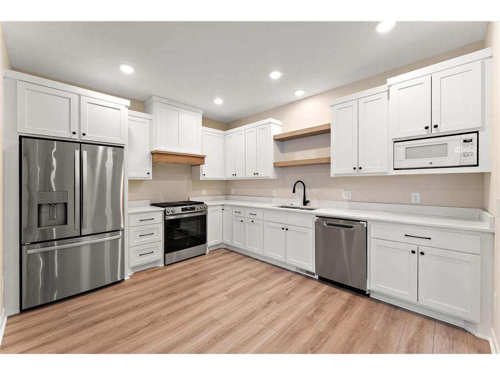 2452 County Road D W Roseville MN 55112 7015206 image3