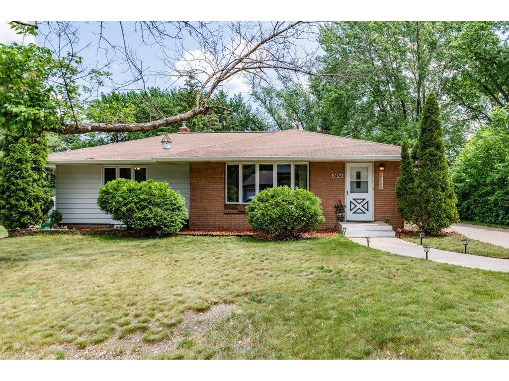 2454 Oxford Street N Roseville MN 55113 6374387 image1