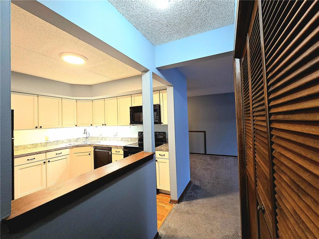 2455 Londin Lane E #117 Maplewood MN 55119 7009398 image10