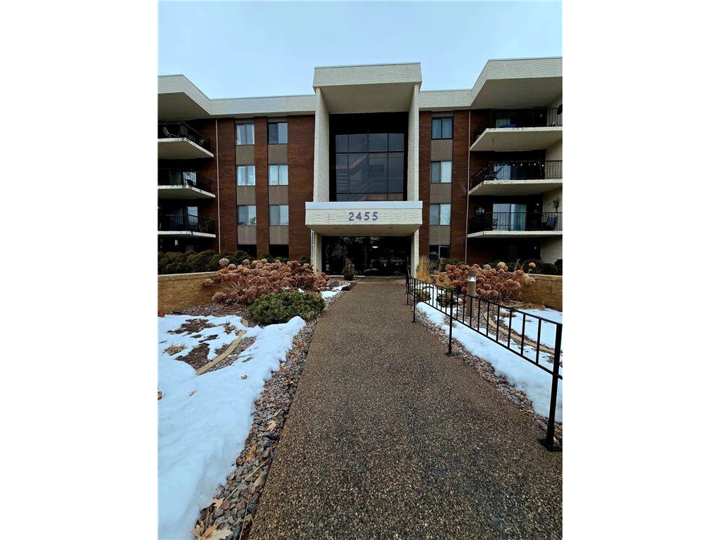 2455 Londin Lane E #117 Maplewood MN 55119 7009398 image28