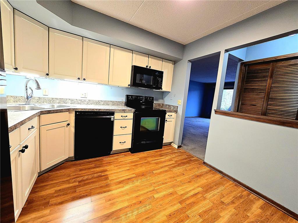 2455 Londin Lane E #117 Maplewood MN 55119 7009398 image6