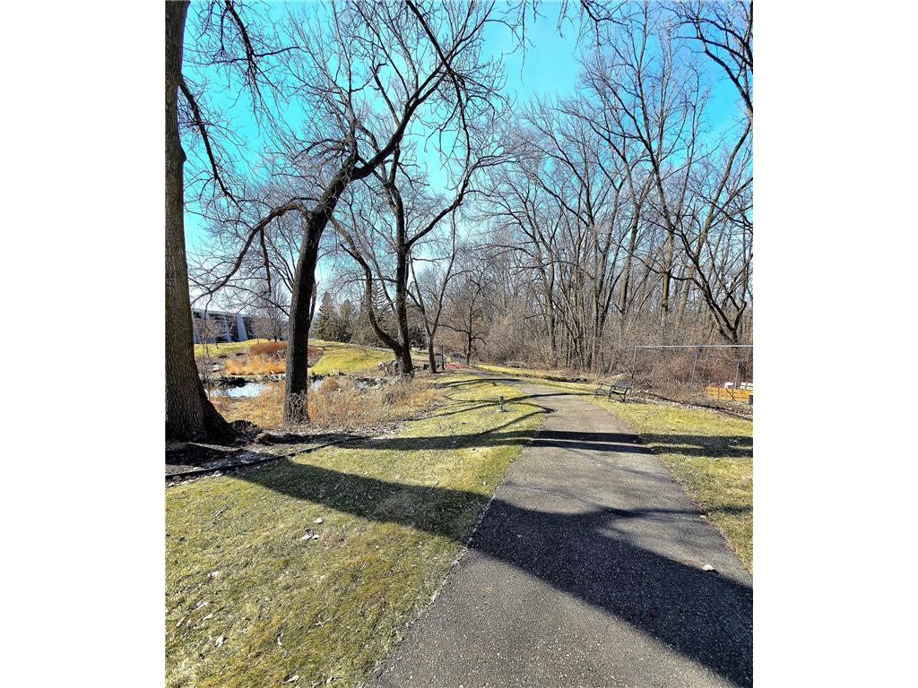 2455 Londin Lane E #117 Maplewood MN 55119 7067393 image24