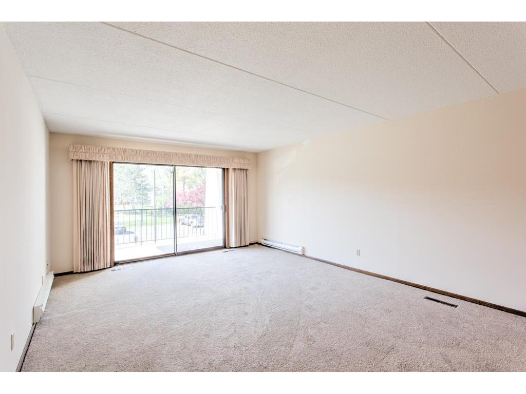 2455 Londin Lane E #219 Maplewood MN 55119 7072501 image6