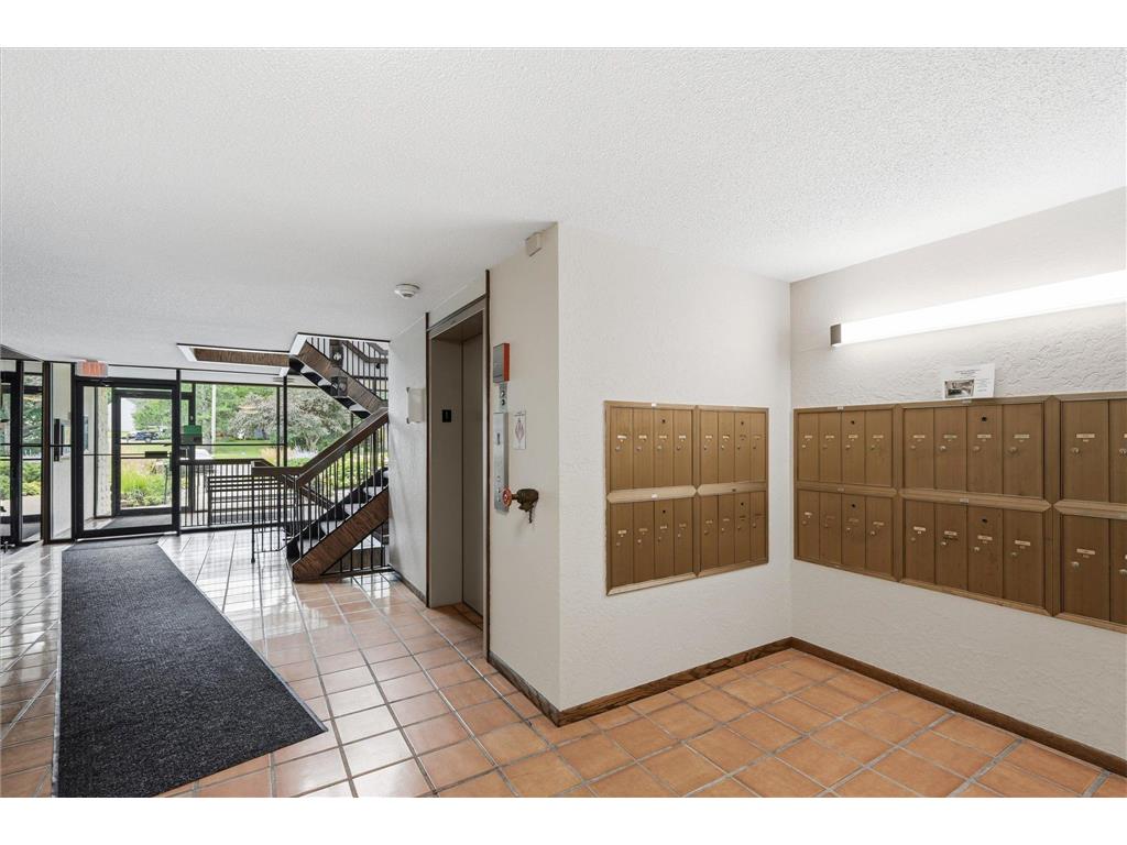2455 Londin Lane E #417 Maplewood MN 55119 7109367 image16