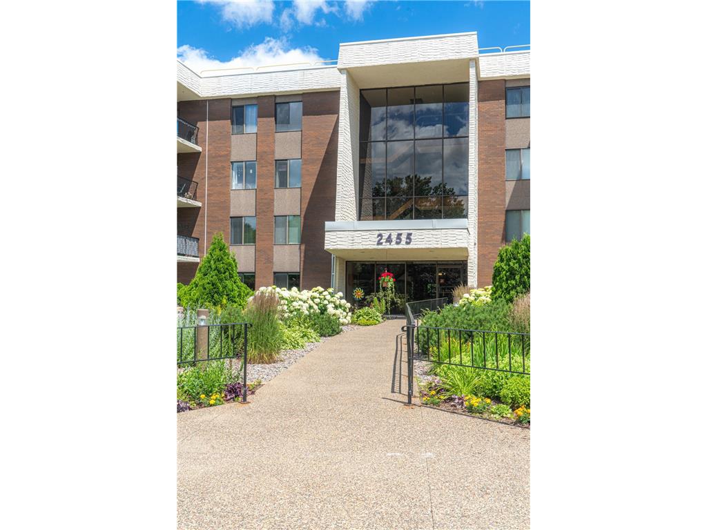 2455 Londin Lane E #424 Maplewood MN 55119 6561248 image1