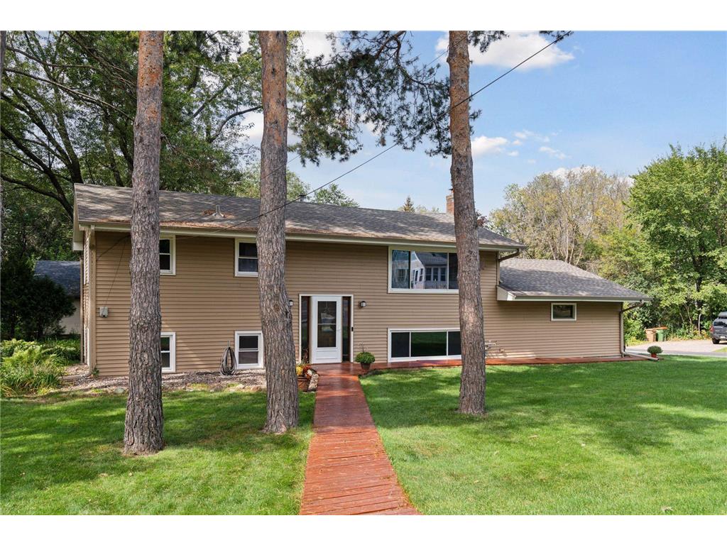 246 Iris Street Mahtomedi MN 55115 6587529 image1