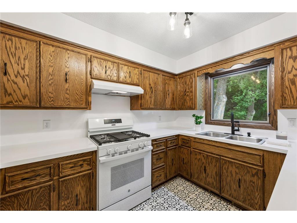 2460 Kewanee Way Golden Valley MN 55422 7079981 image23