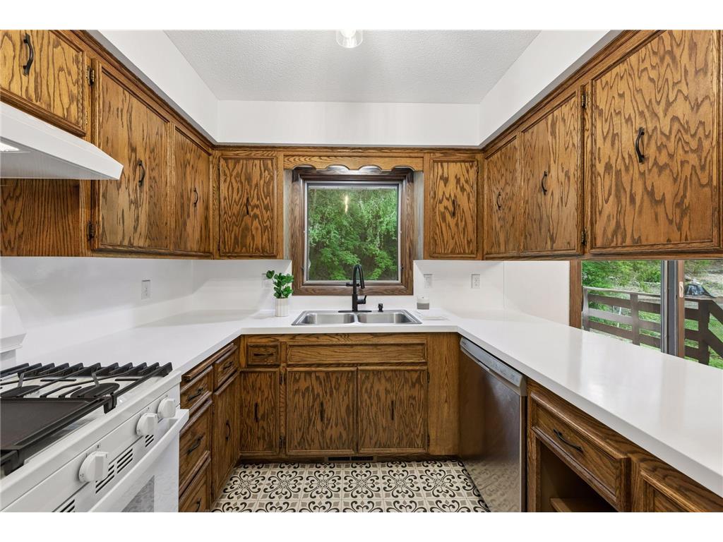 2460 Kewanee Way Golden Valley MN 55422 7079981 image24