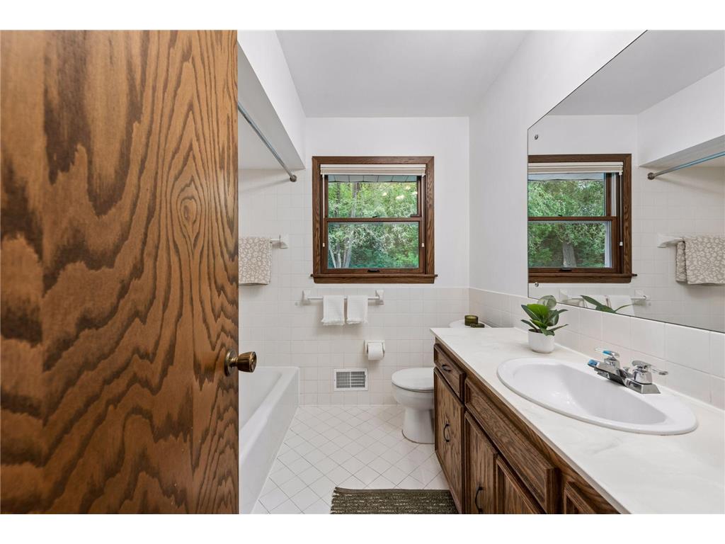 2460 Kewanee Way Golden Valley MN 55422 7079981 image38