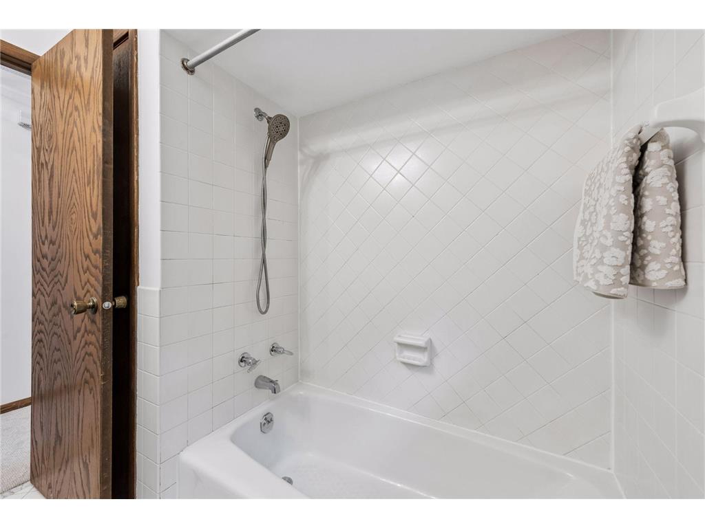 2460 Kewanee Way Golden Valley MN 55422 7079981 image39