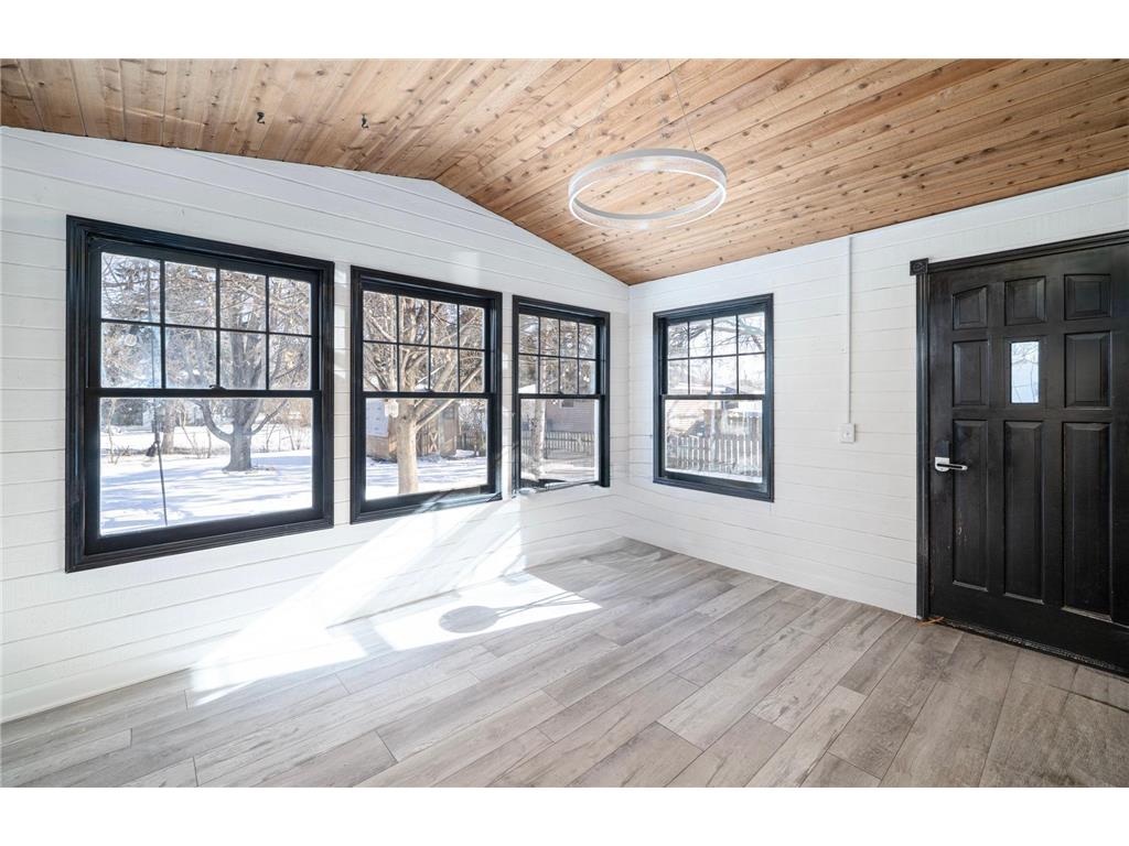 2463 Silver Lake Road NW New Brighton MN 55112 7018080 image6