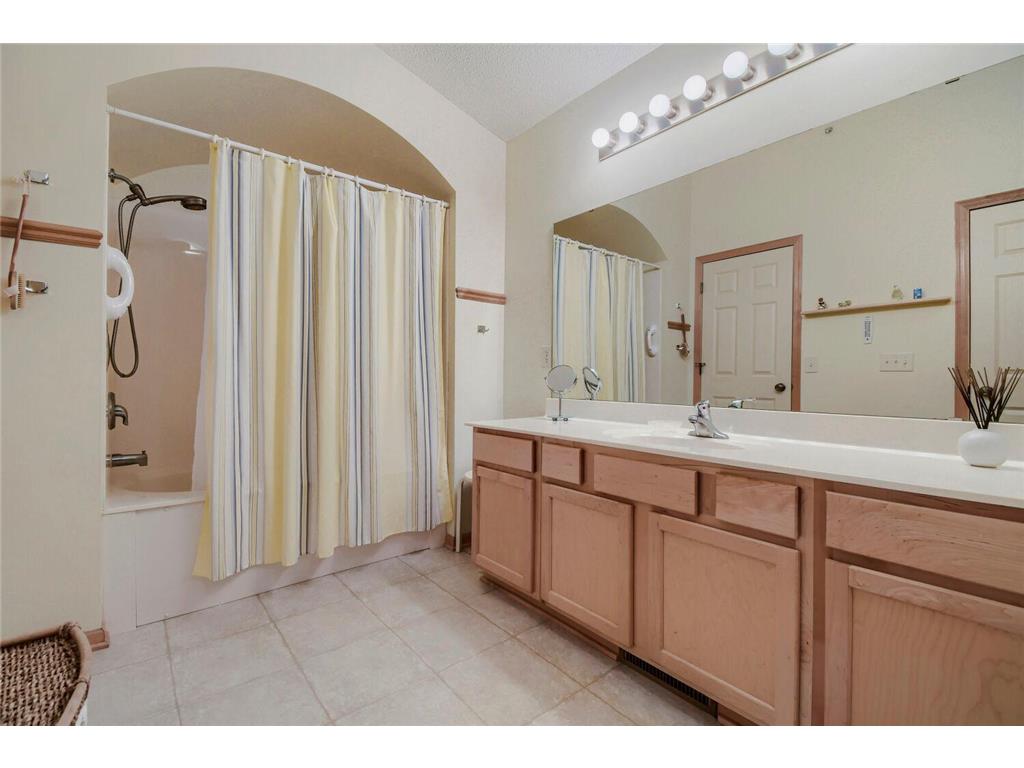 2465 119th Court NE #G Blaine MN 55449 7051920 image24