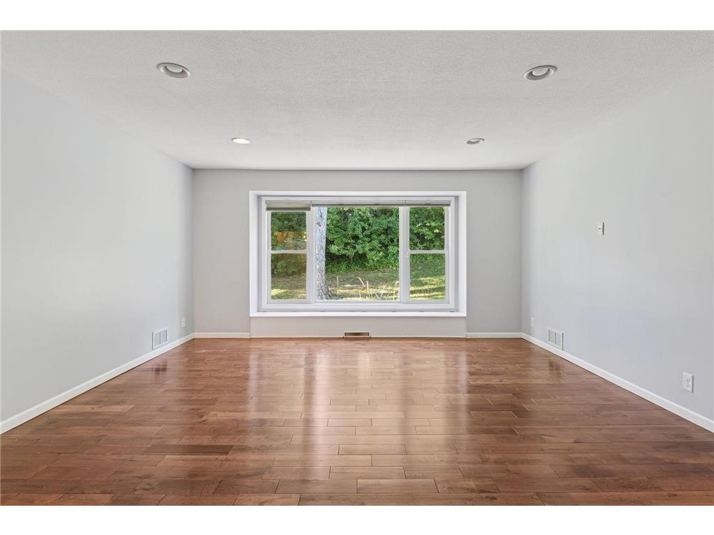 2465 Brunswick Avenue N Golden Valley MN 55422 7005721 image10