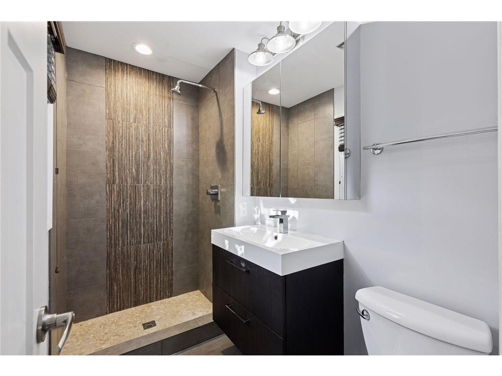 2465 Brunswick Avenue N Golden Valley MN 55422 7005721 image36