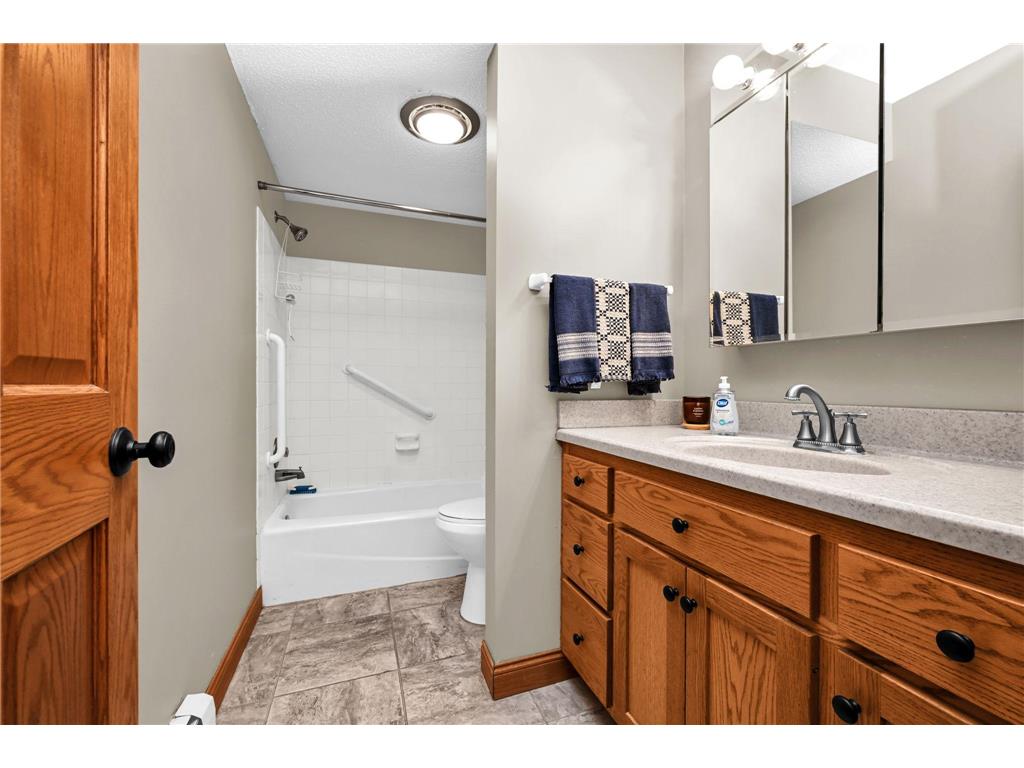 2465 Londin Lane E #106 Maplewood MN 55119 7076868 image10