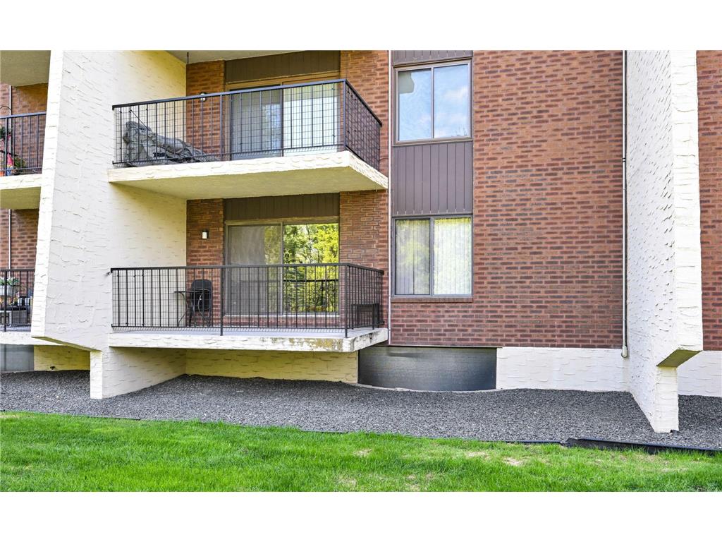 2465 Londin Lane E #106 Maplewood MN 55119 7076868 image13