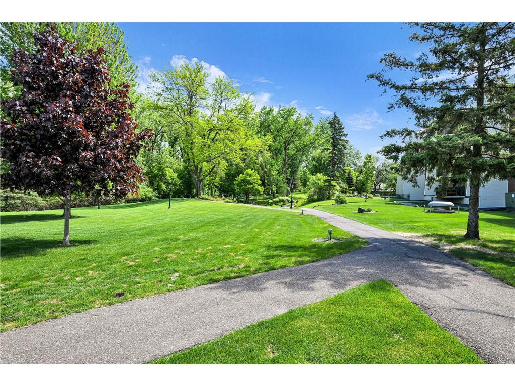 2465 Londin Lane E #106 Maplewood MN 55119 7076868 image15