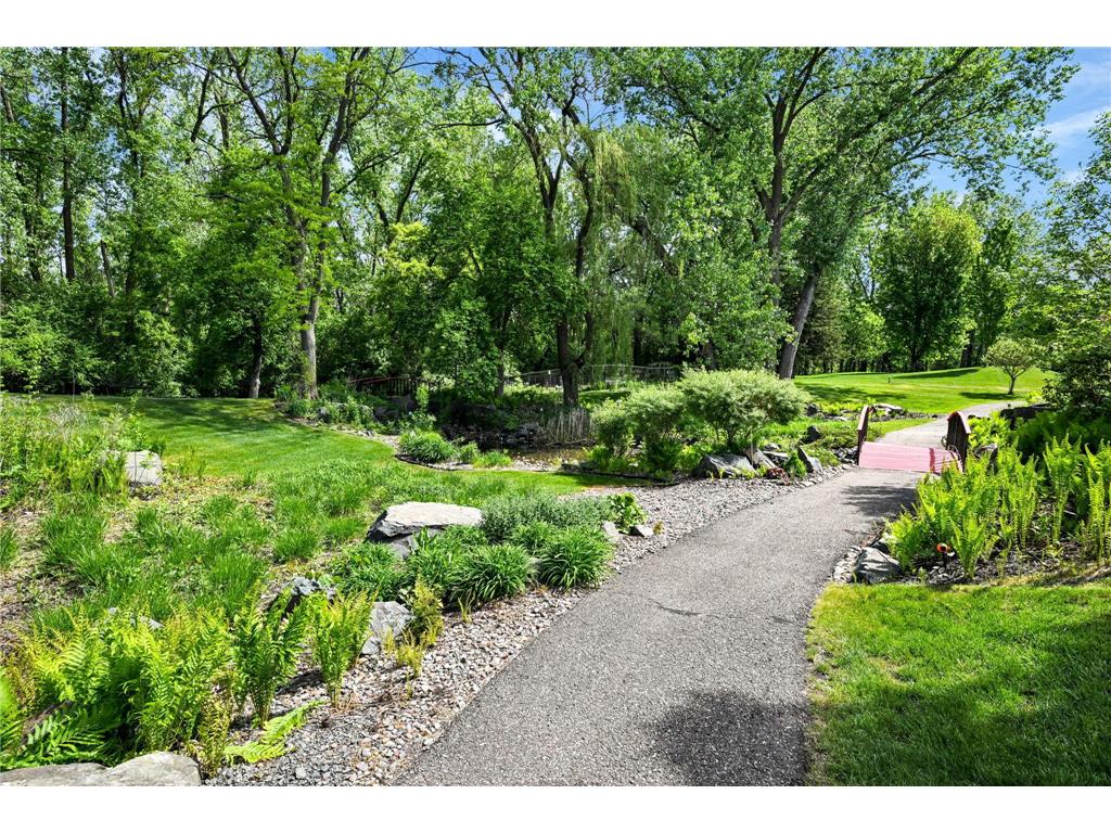 2465 Londin Lane E #106 Maplewood MN 55119 7076868 image16
