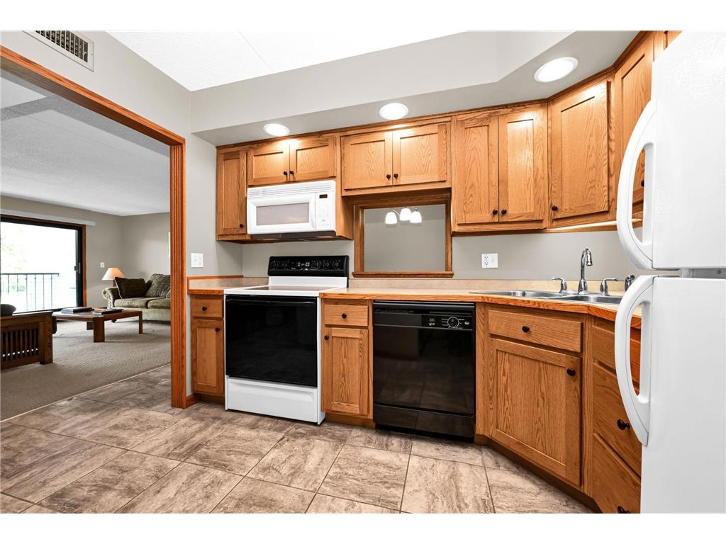 2465 Londin Lane E #106 Maplewood MN 55119 7076868 image6