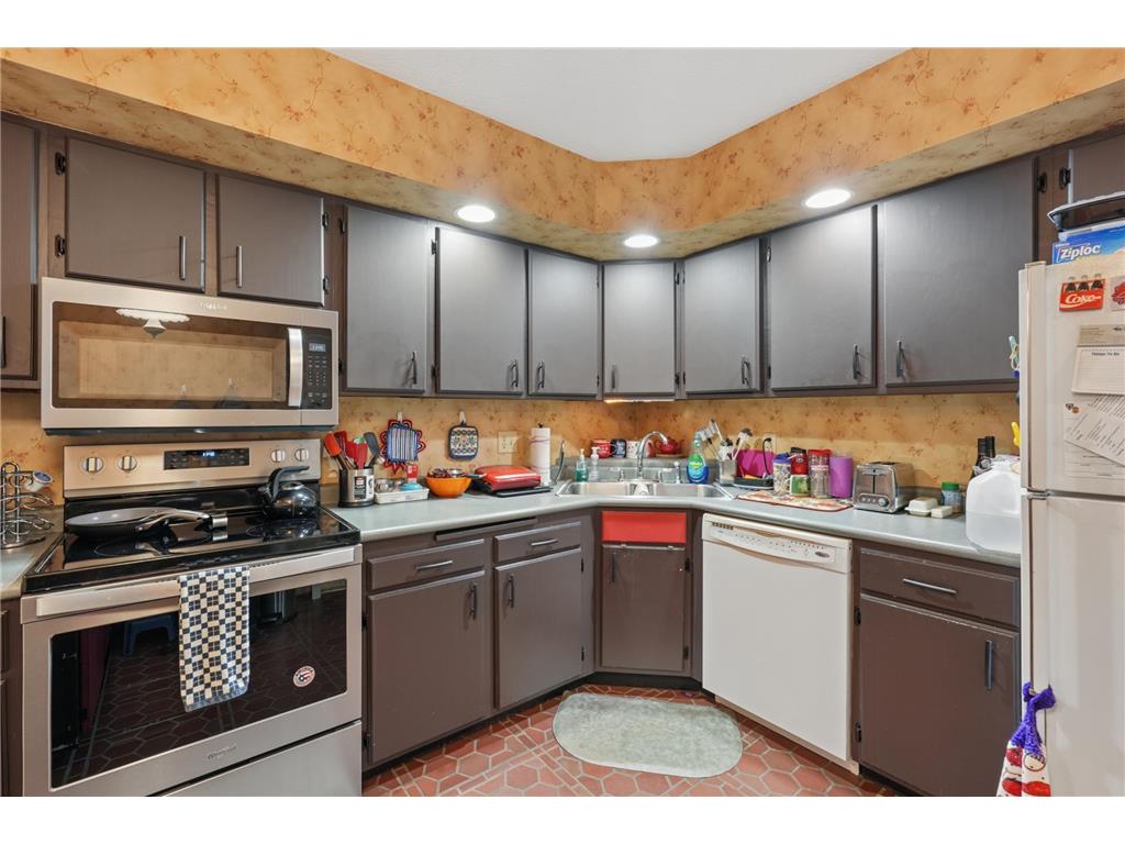 2465 Londin Lane E #401 Maplewood MN 55119 7038384 image11