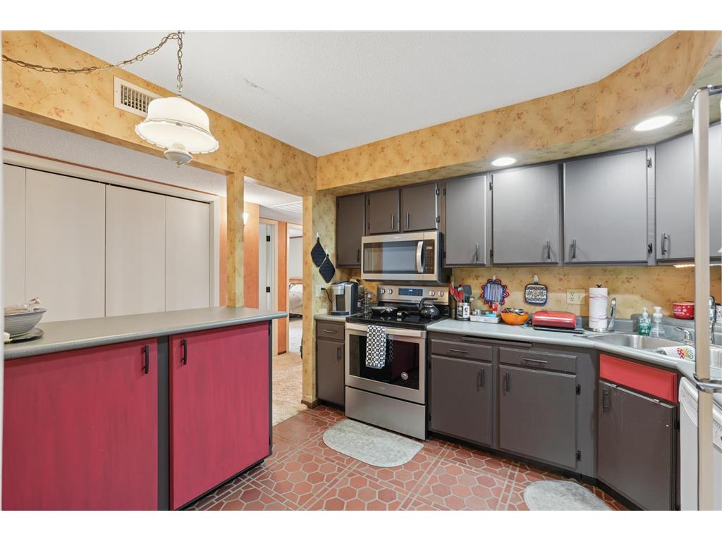 2465 Londin Lane E #401 Maplewood MN 55119 7038384 image12