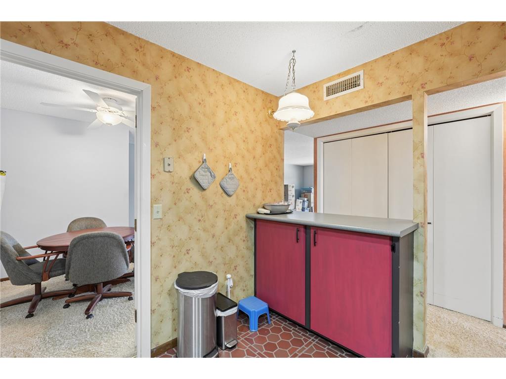 2465 Londin Lane E #401 Maplewood MN 55119 7038384 image14