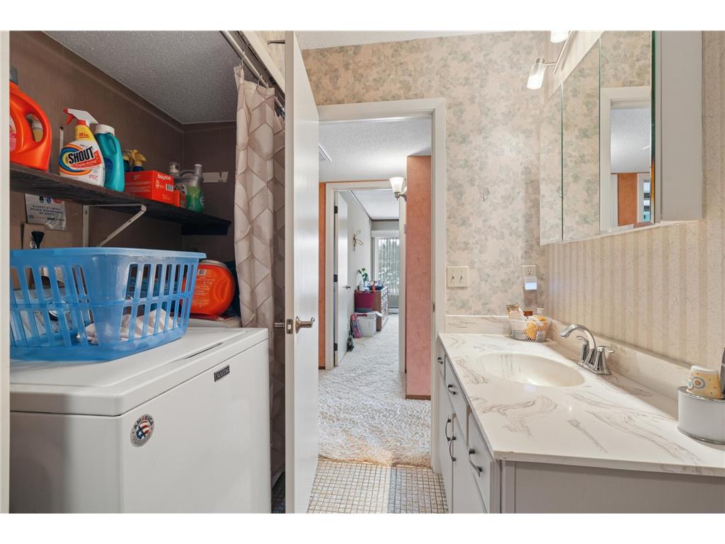 2465 Londin Lane E #401 Maplewood MN 55119 7038384 image8