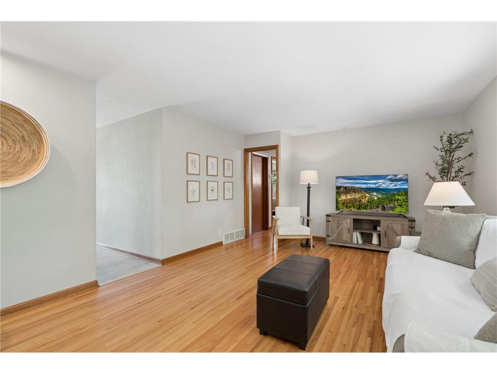 2476 Gisella Boulevard White Bear Lake MN 55110 7074025 image12