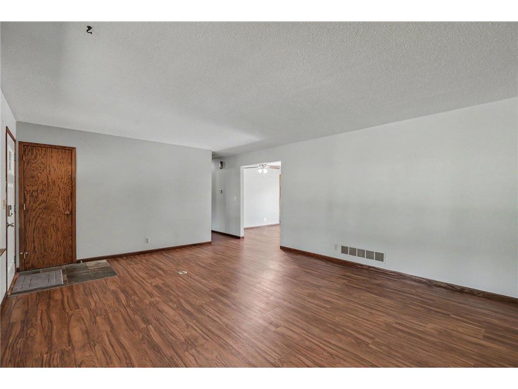 2480 14th Avenue E North Saint Paul MN 55109 7107827 image4
