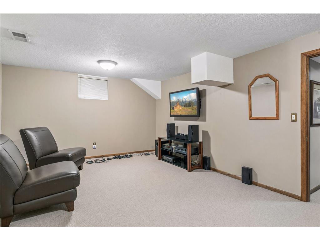 2480 Ariel Street N North Saint Paul MN 55109 7102613 image27