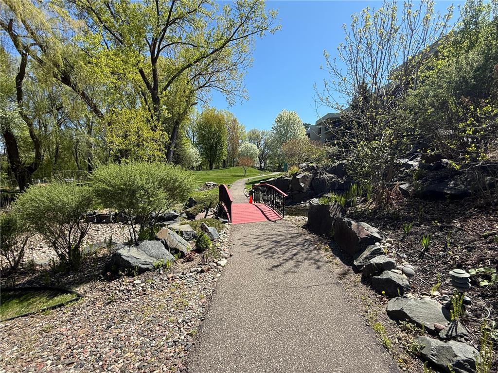 2485 Londin Lane E #423 Maplewood MN 55119 7068021 image10