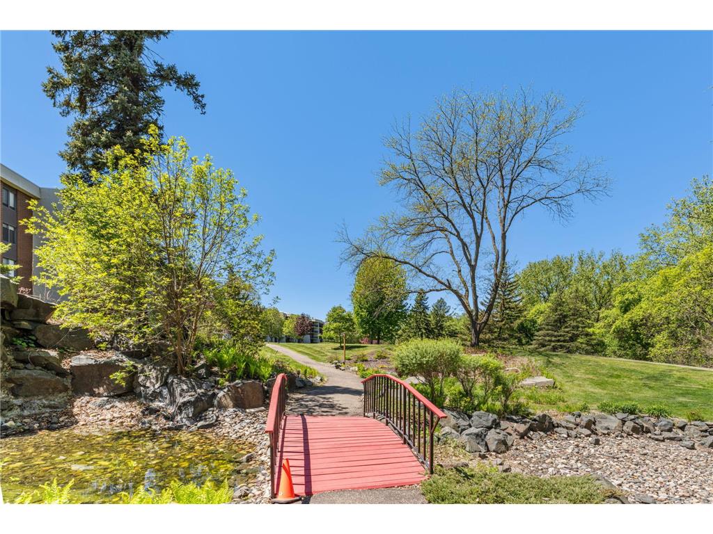 2485 Londin Lane E #423 Maplewood MN 55119 7068021 image11