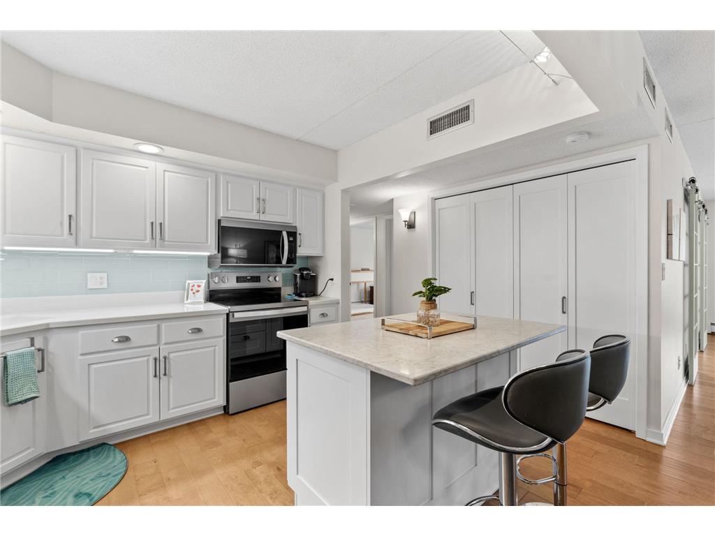 2485 Londin Lane E #423 Maplewood MN 55119 7068021 image25