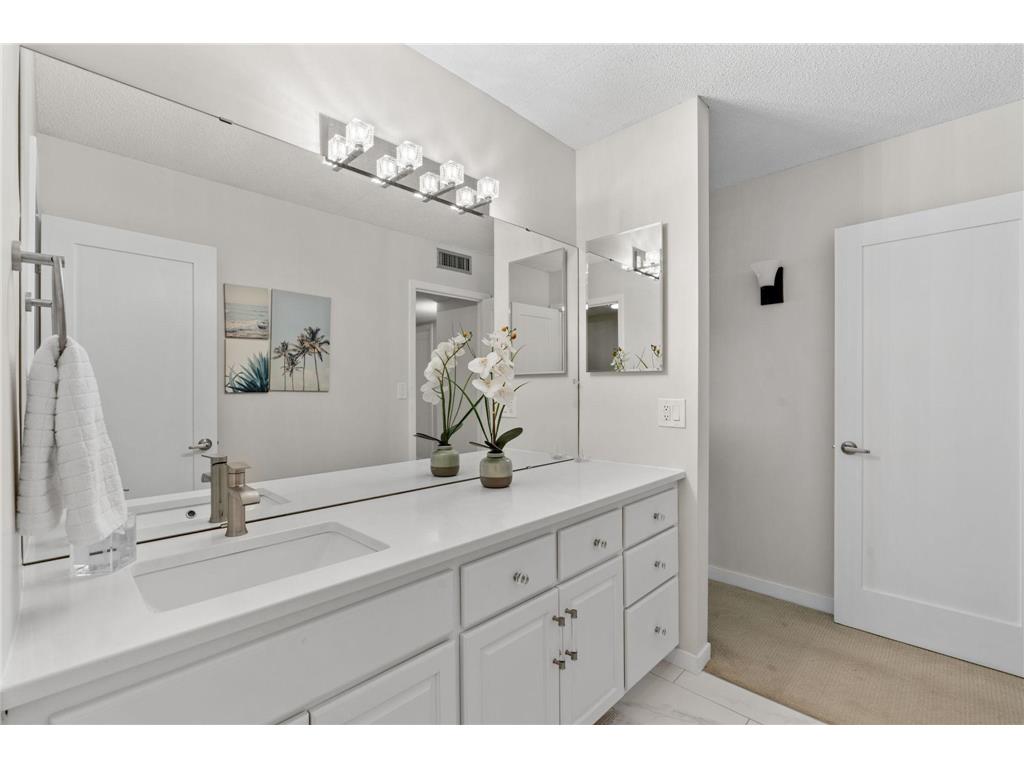 2485 Londin Lane E #423 Maplewood MN 55119 7068021 image40