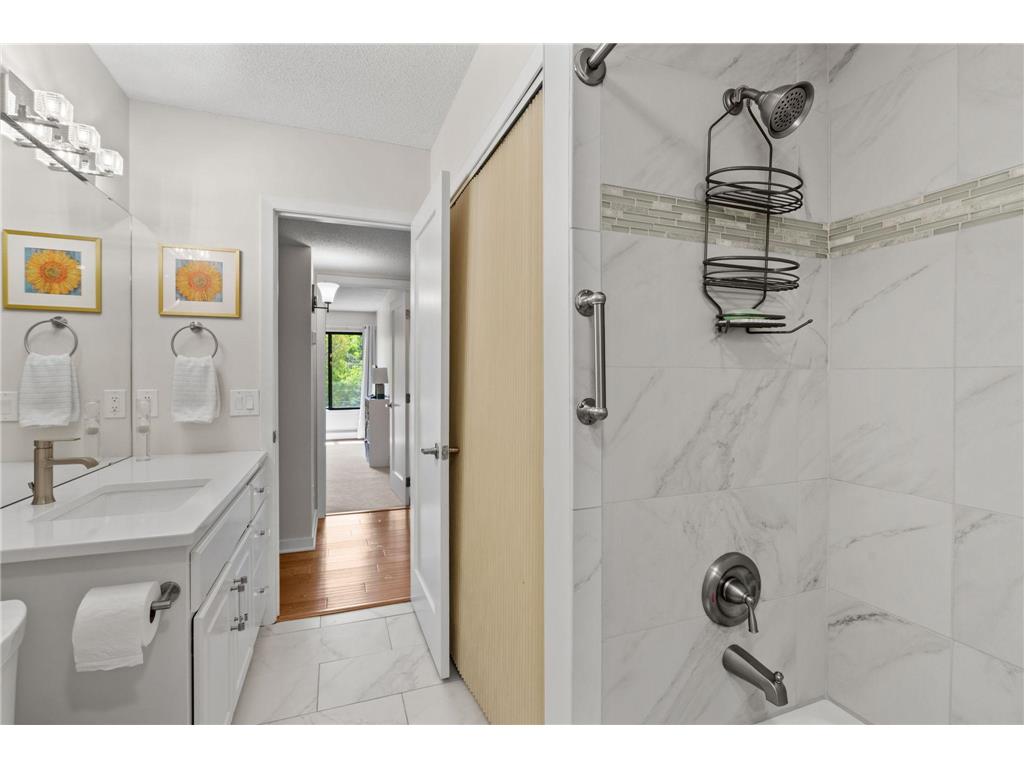 2485 Londin Lane E #423 Maplewood MN 55119 7068021 image42