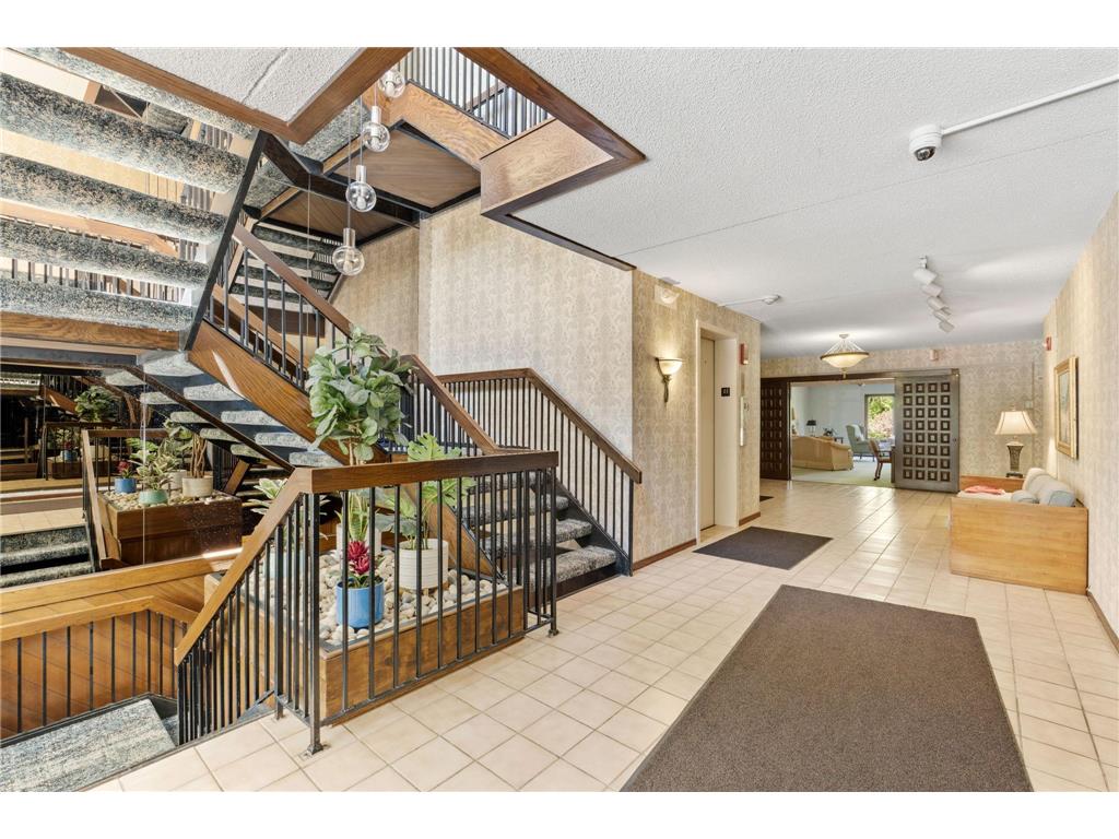 2485 Londin Lane E #423 Maplewood MN 55119 7068021 image44