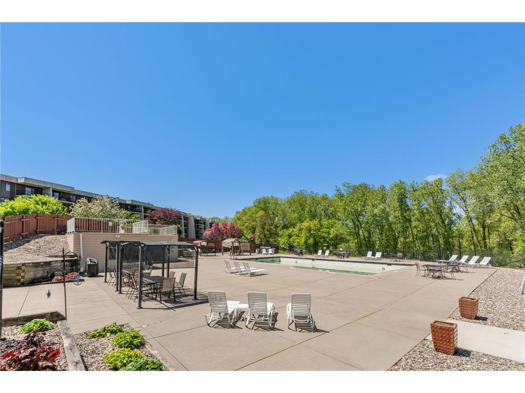 2485 Londin Lane E #423 Maplewood MN 55119 7068021 image6