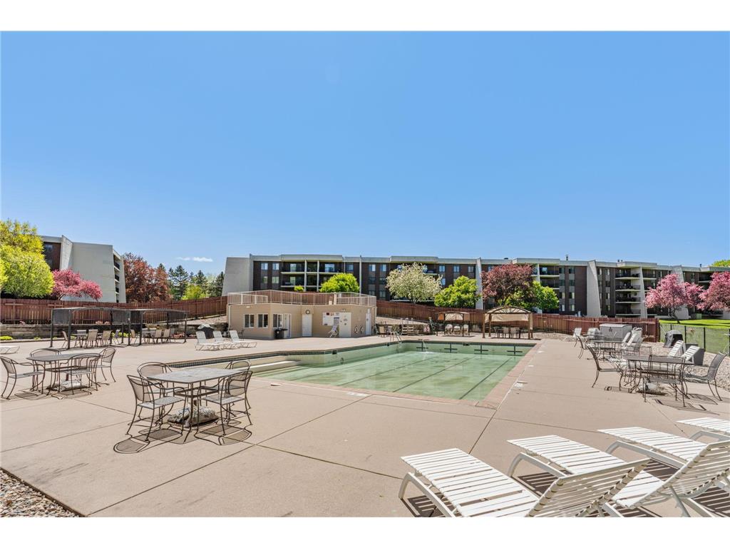 2485 Londin Lane E #423 Maplewood MN 55119 7068021 image7