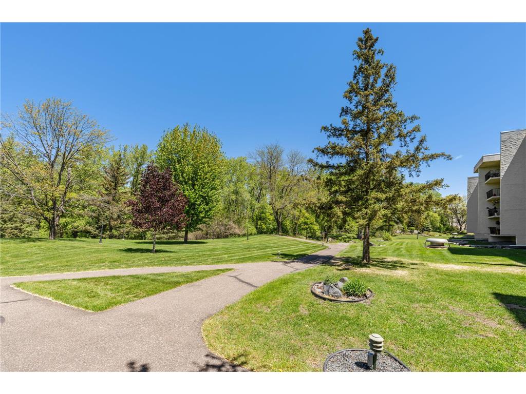 2485 Londin Lane E #423 Maplewood MN 55119 7068021 image8