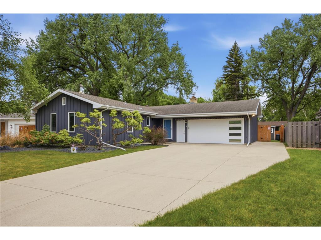 2486 W Country Club Drive S Fargo ND 58103 7074918 image1