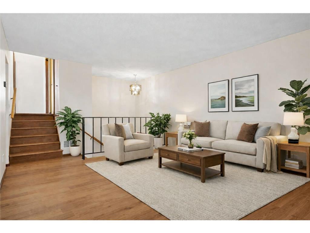 2489 Woodbridge Street Roseville MN 55113 7044245 image3