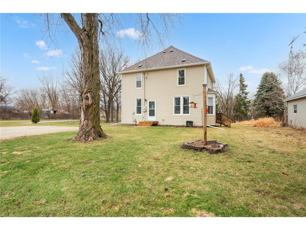 25 2nd Street NE Elgin MN 55932 7047026 image1