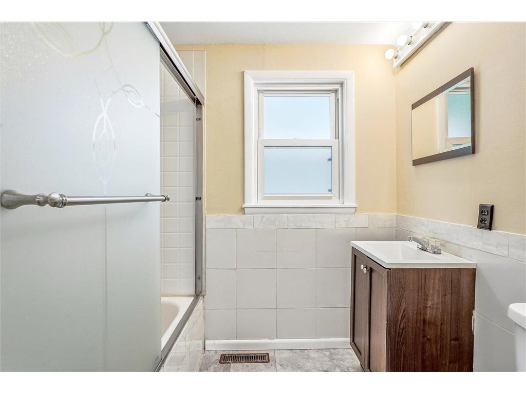25 W 7th Street Rush City MN 55069 7078869 image11