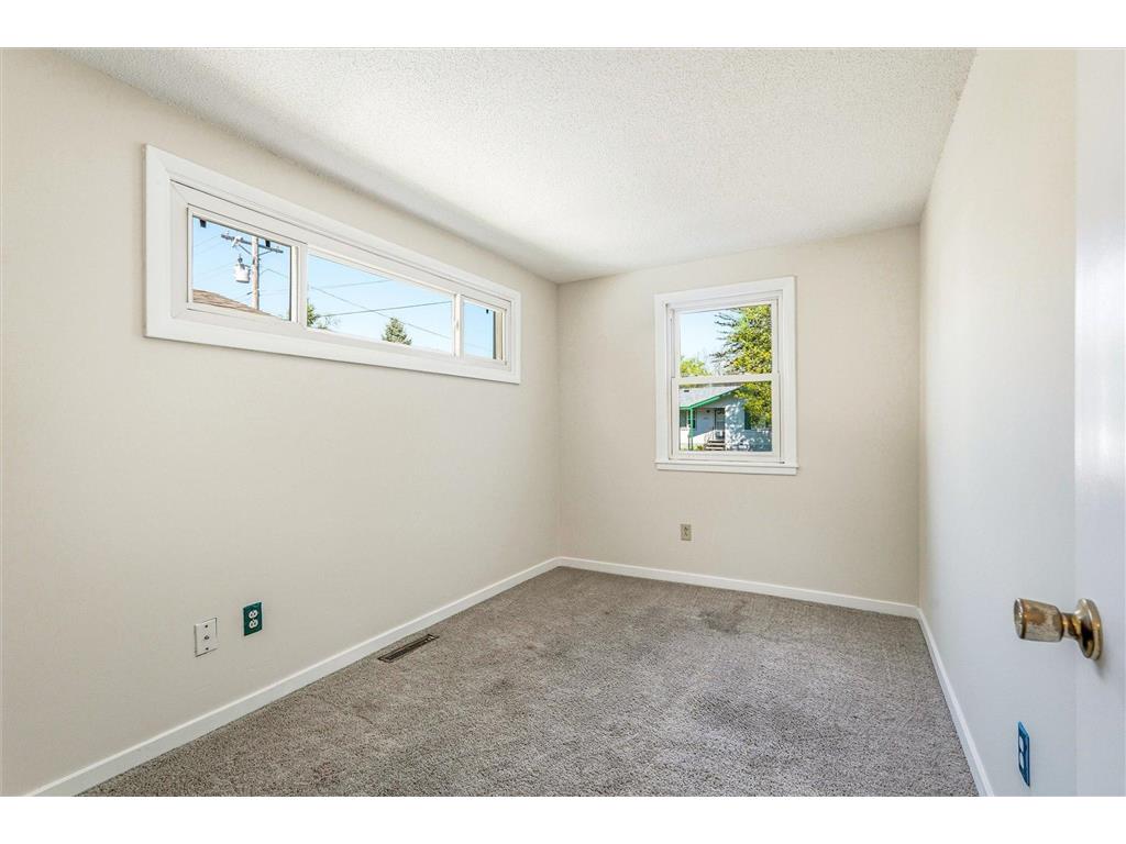 25 W 7th Street Rush City MN 55069 7078869 image12