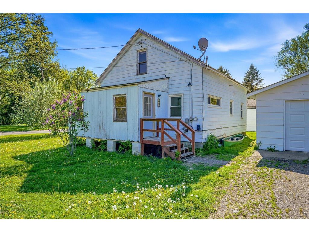 25 W 7th Street Rush City MN 55069 7078869 image16